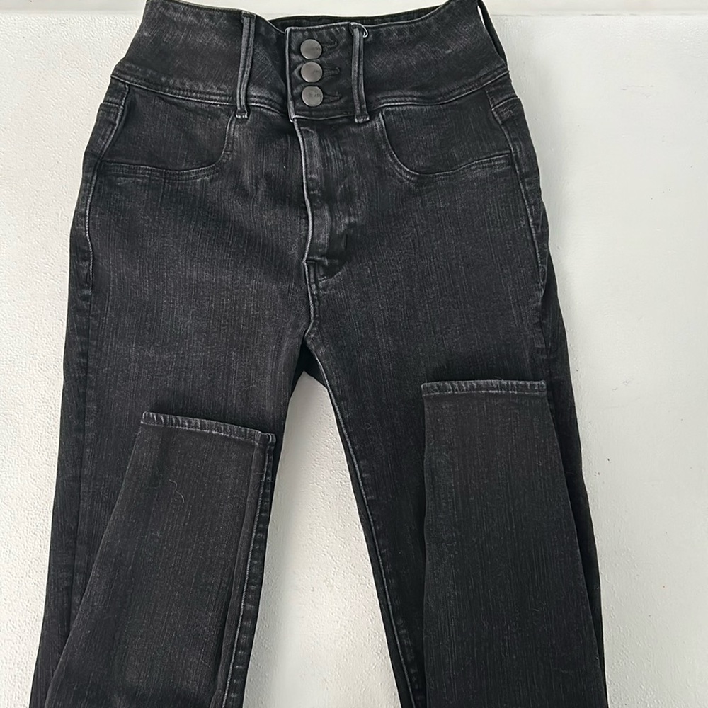 American Eagle 4 Regular-super high rise, 360 super stretch jegging. Like new!
